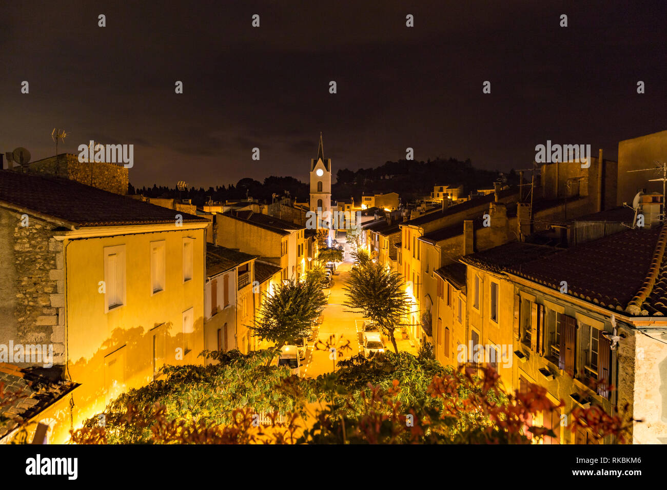Mediterrane Leucate Village, Süd Frankreich bei Nacht (tagsüber Bild verfügbar.) Stockfoto
