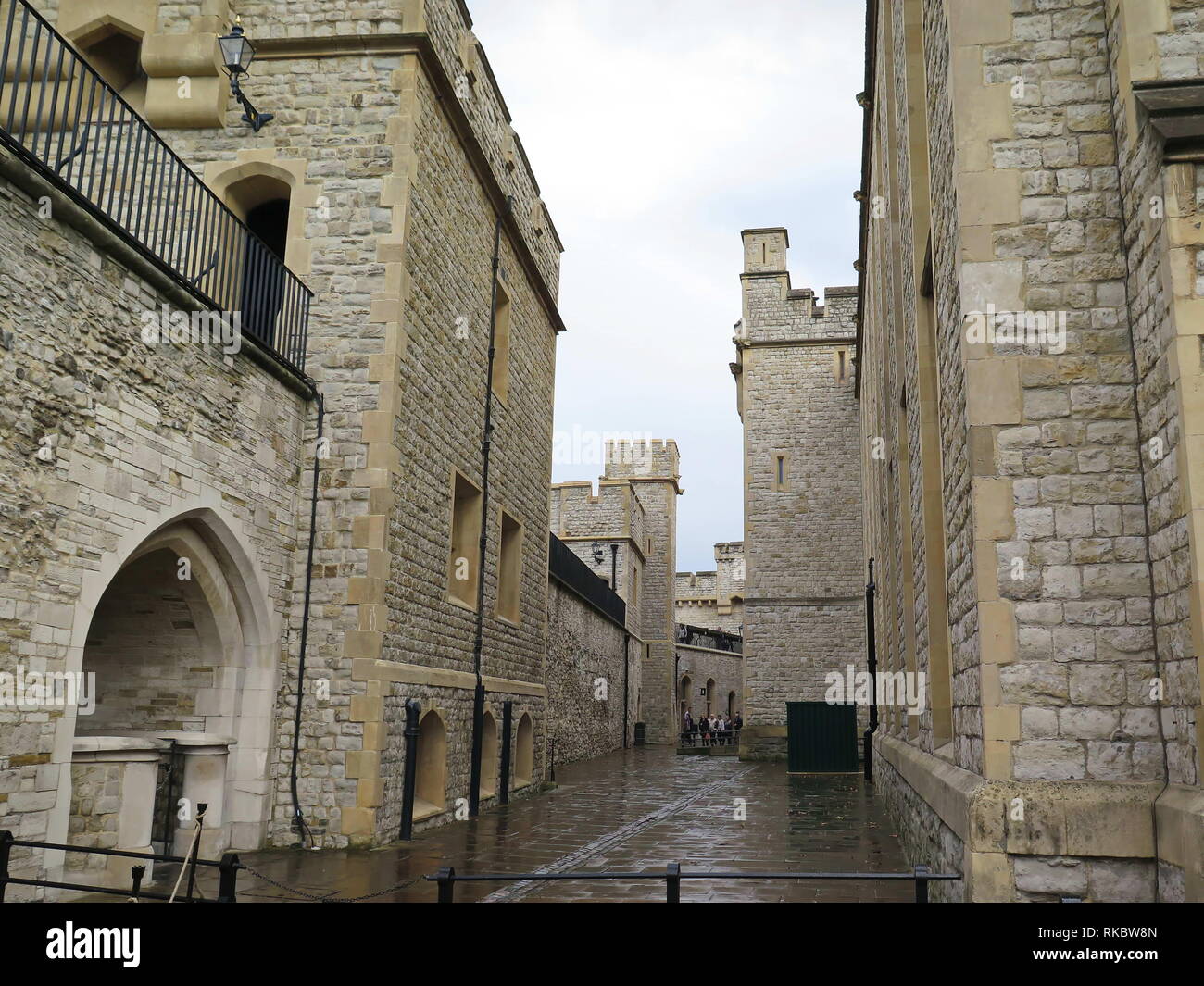 Tower von London - Teil des Historic Royal Palaces, Gehäuse die Kronjuwelen. Stockfoto