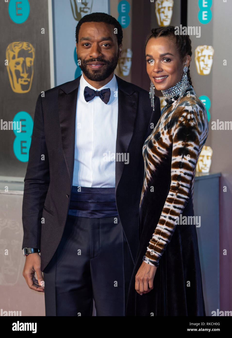 London, Großbritannien. 10 Feb, 2019. Chiwetel Ejiofor und Frances Aaternir besucht die EE British Academy Film Awards in der Royal Albert Hall, London, England am 10. Februar 2019 Credit: Gary Mitchell, GMP-Media/Alamy leben Nachrichten Stockfoto