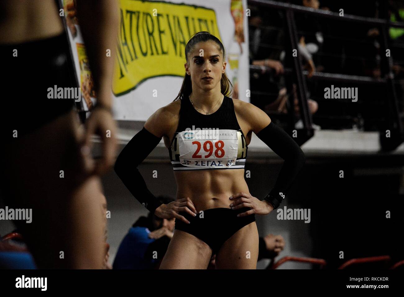 Athleten der Frauen 400 m lrini Vasiliou in Aktion während des Allgemein Innen- und Feld-Meisterschaft im Stadion des Friedens und der Freundschaft in Piräus gesehen. Stockfoto