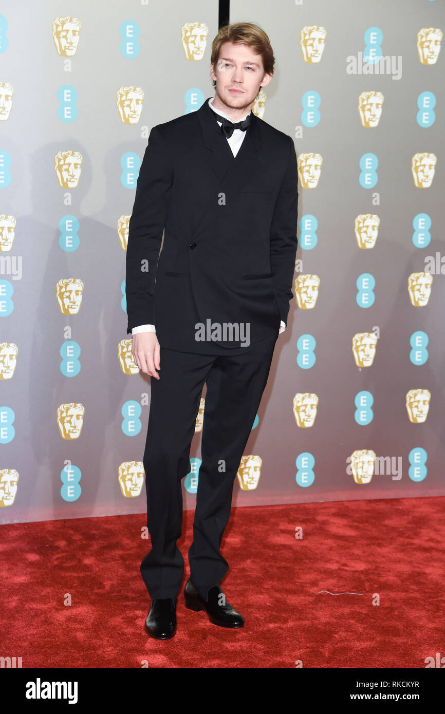 London, Großbritannien. 10 Feb, 2019. LONDON, GROSSBRITANNIEN. Februar 10, 2019: Joe Alwyn für den BAFTA Film Awards 2019 in der Royal Albert Hall, London anreisen. Bild: Steve Vas/Featureflash Credit: Paul Smith/Alamy leben Nachrichten Stockfoto