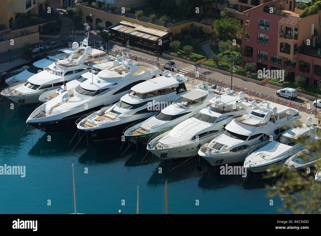 MONACO - Oktober 22, 2017: hohen Winkel Blick auf den Hafen von Fontvieille. Die Aria wurde von einem italienischen Architekten, Manfredi Nicoletti, zwischen den 197 entwickelt. Stockfoto