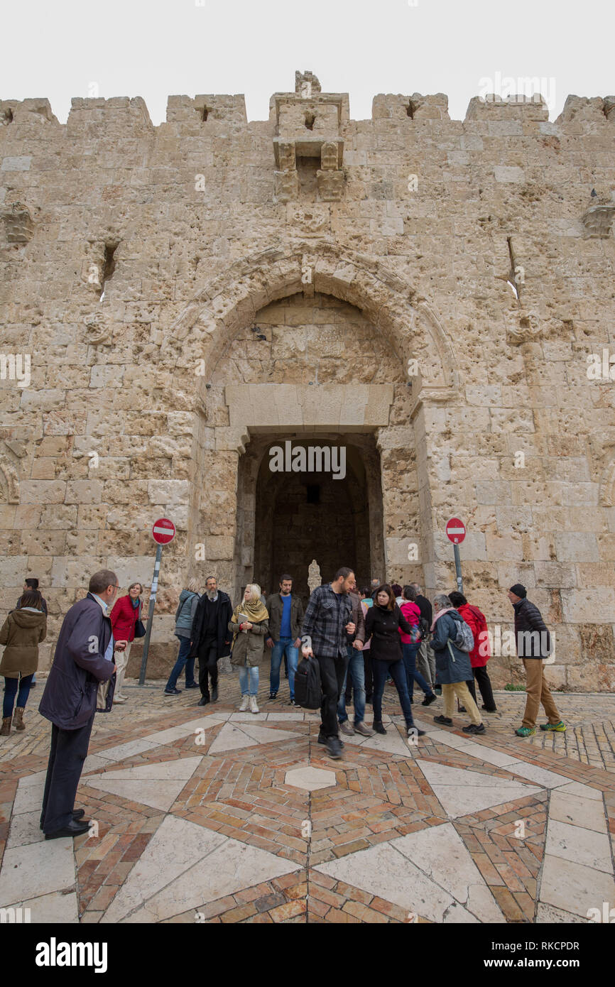 Damaskus Tor in der Mauer um die Altstadt von Jerusalem Stockfoto