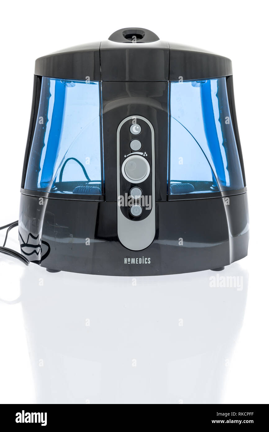 Winneconne, WI - 6. Februar 2019: ein Homedics Luftbefeuchter auf einem isolierten Hintergrund Stockfoto