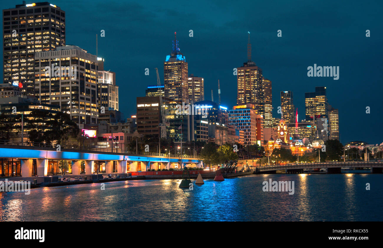 Melbourne City Skyline bei Nacht Stockfoto