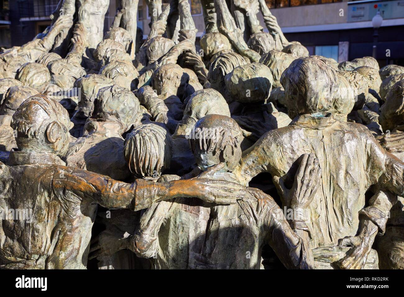 Quatre de Vuit lebensgroße Skulptur (1999) von Francesc Anglés, Monumento a los Castellers, Monument als Castellers, Rambla Nova, Tarragona City, Stockfoto