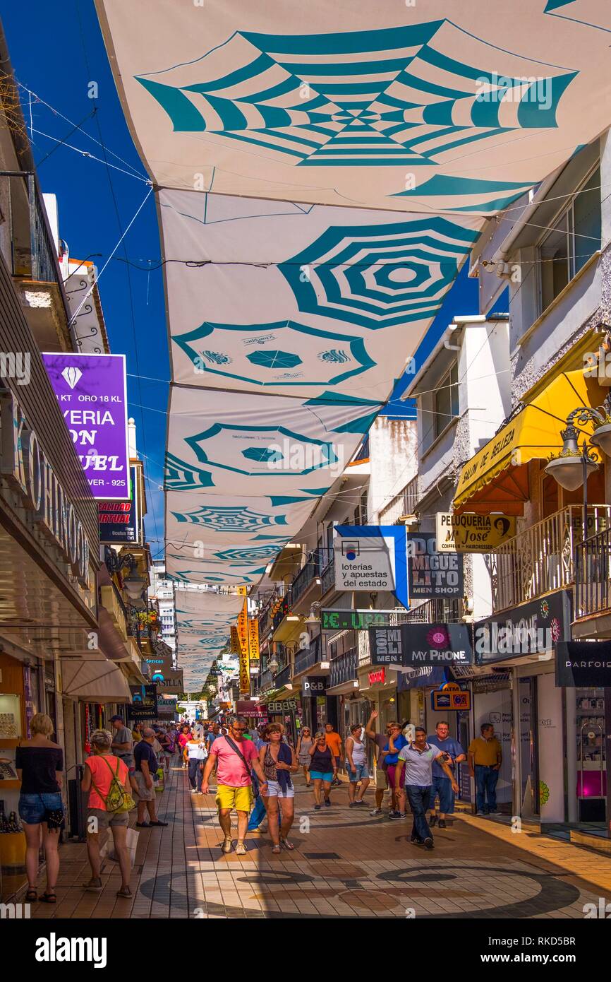 Torremolinos calle san miguel Fotos und Bildmaterial in hoher