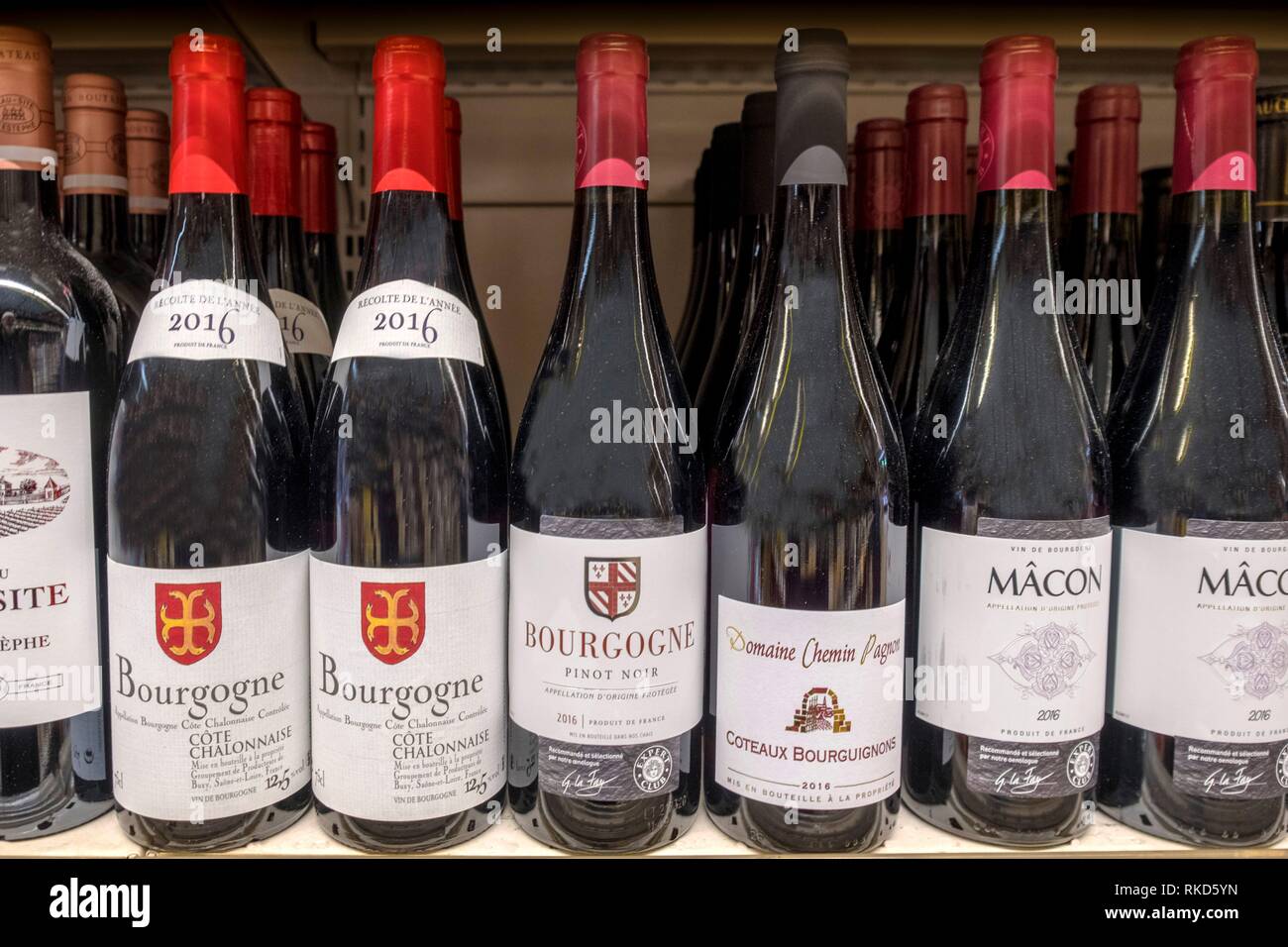 Roter burgunder wein -Fotos und -Bildmaterial in hoher Auflösung – Alamy