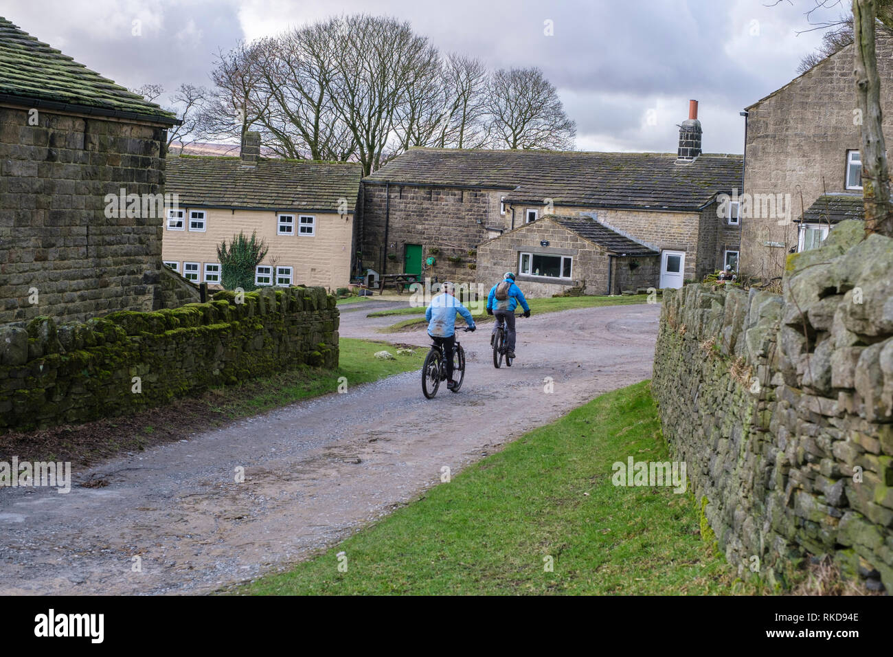 Mountainbiker an Walshaw, über Hardcastle Crags, Hebden Bridge, Großbritannien Stockfoto