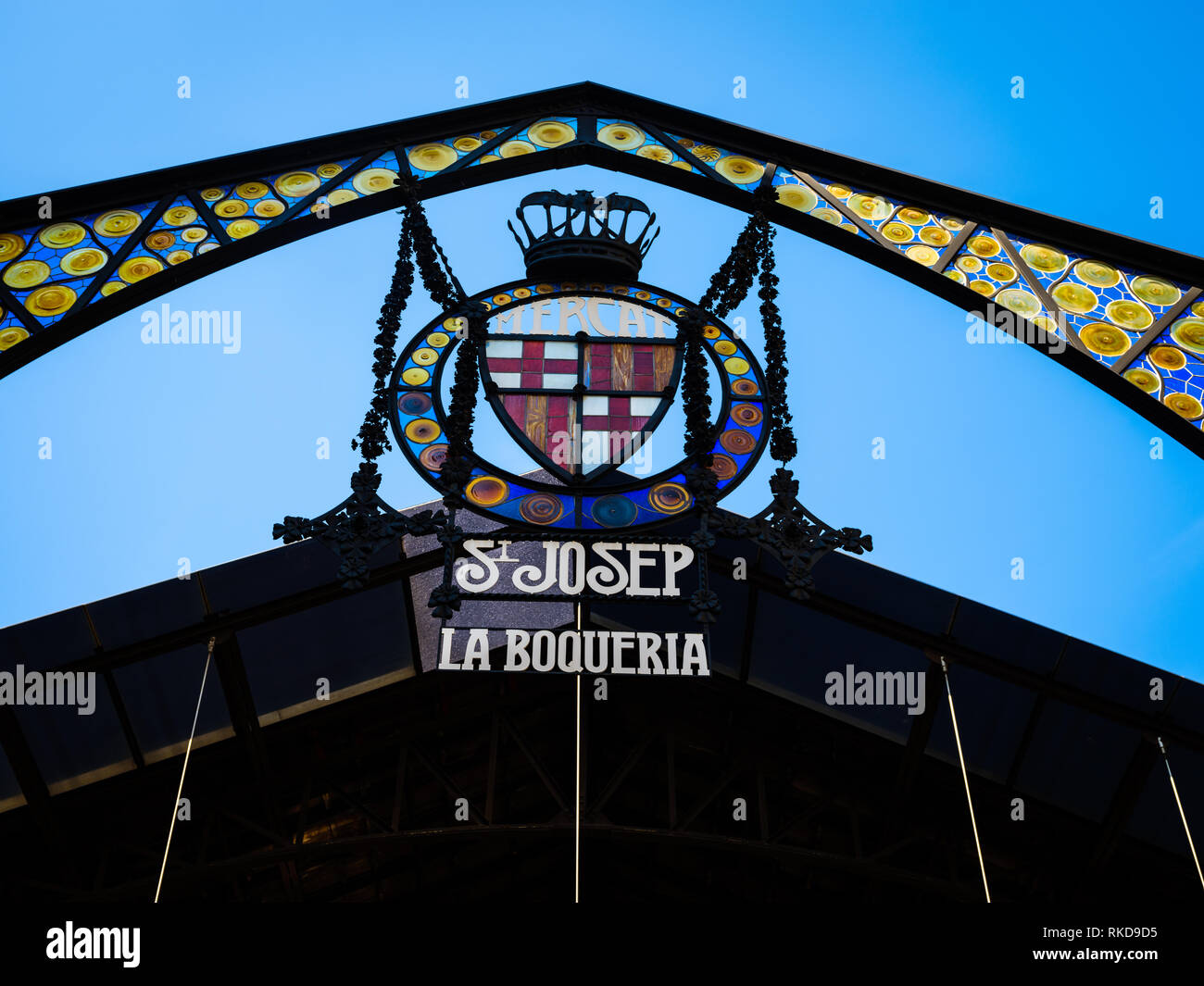 BARCELONA, SPANIEN - ca. Mai 2018: Eingangsschild von La Boqueria. Das ist ein großer Markt in der Ciudad Vieja Bezirk von Barcelona, Katalonien, S Stockfoto