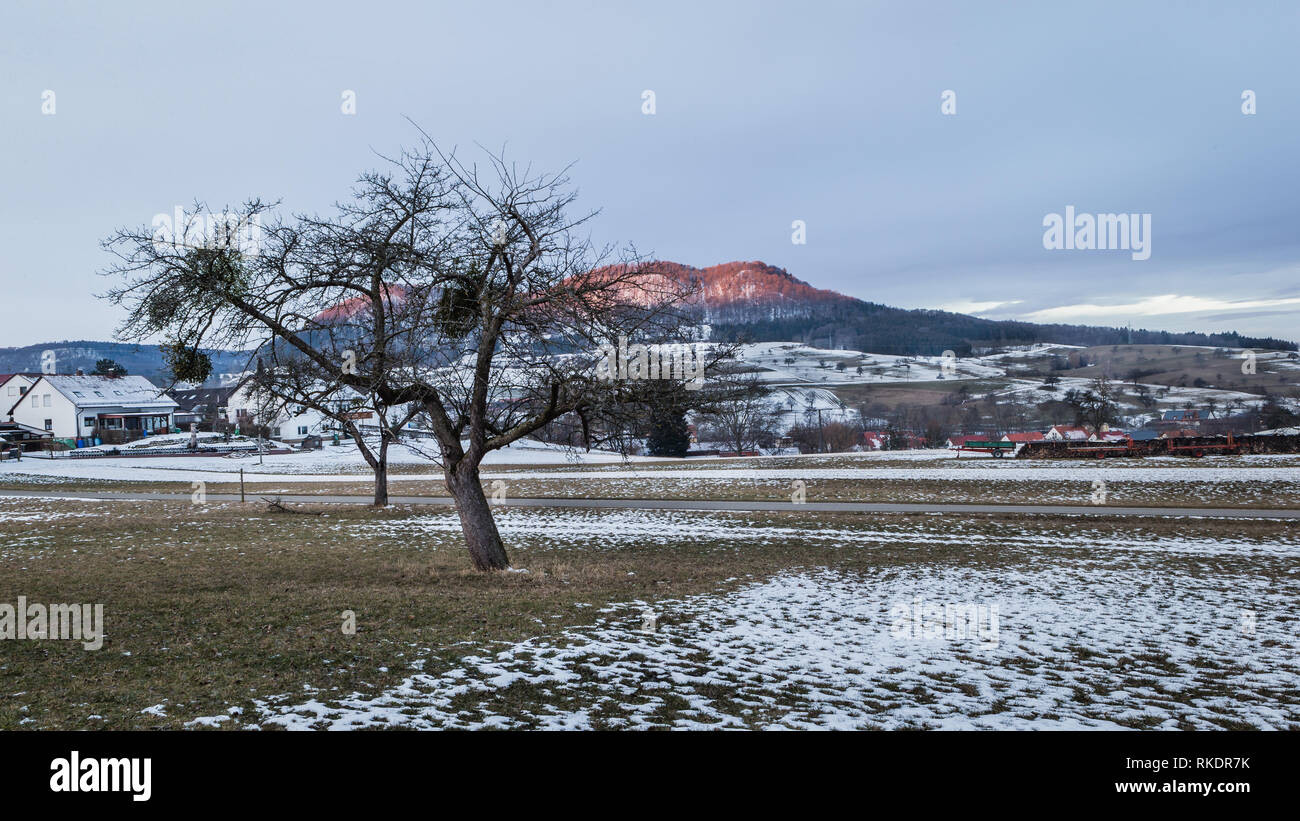 Sonnenverwöhnten Schwäbischen Alb in Deutschland. Stockfoto