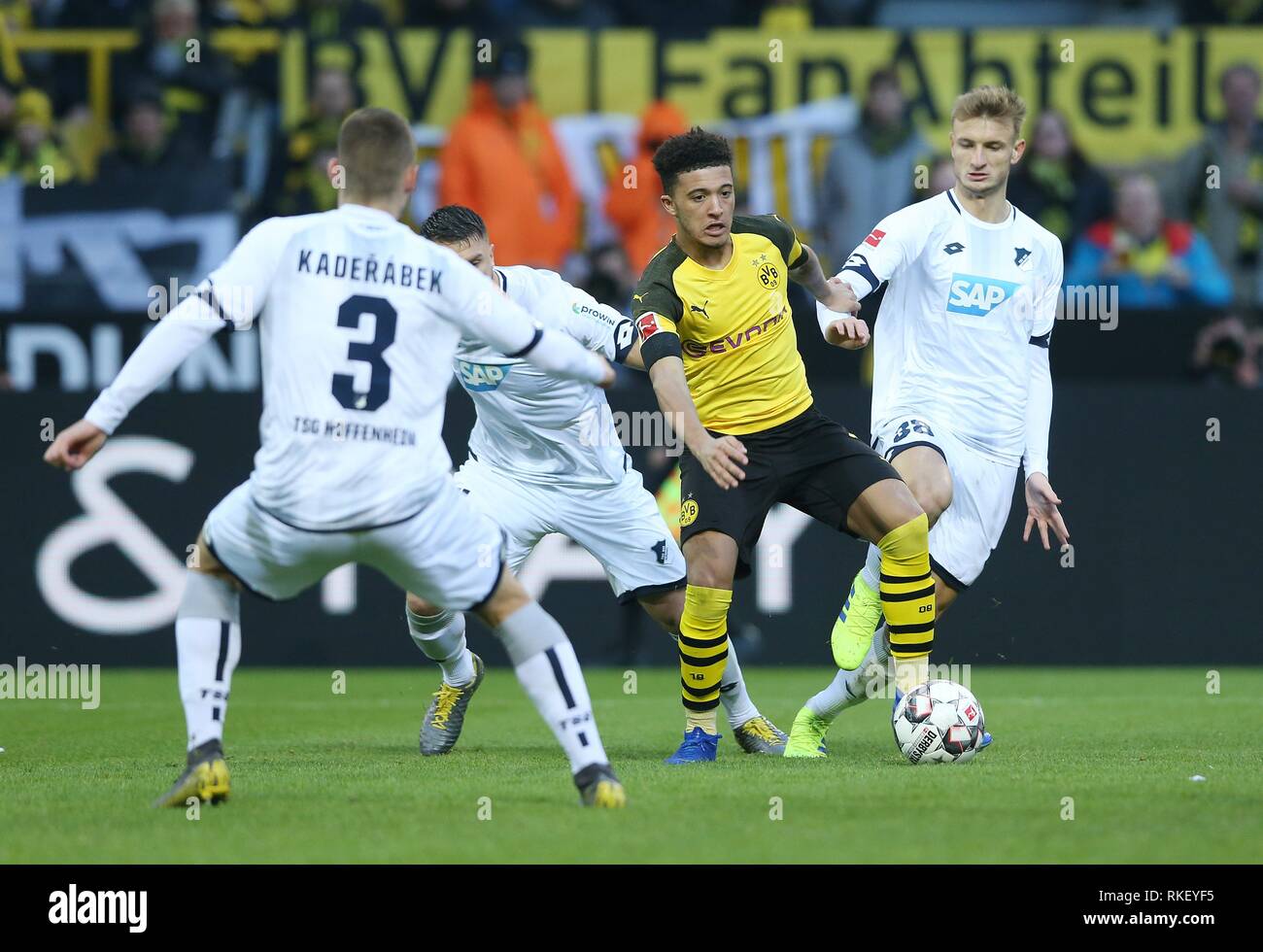 Dortmund, Deutschland. 09 Feb, 2019. firo: 09.02.2019, Fußball, 1.Bundesliga, Saison 2018/2019, BVB, Borussia Dortmund - TSG Hoffenheim 3:3 Jadon SANCHO, BVB gegenüber drei | Verwendung der weltweiten Kredit: dpa/Alamy leben Nachrichten Stockfoto