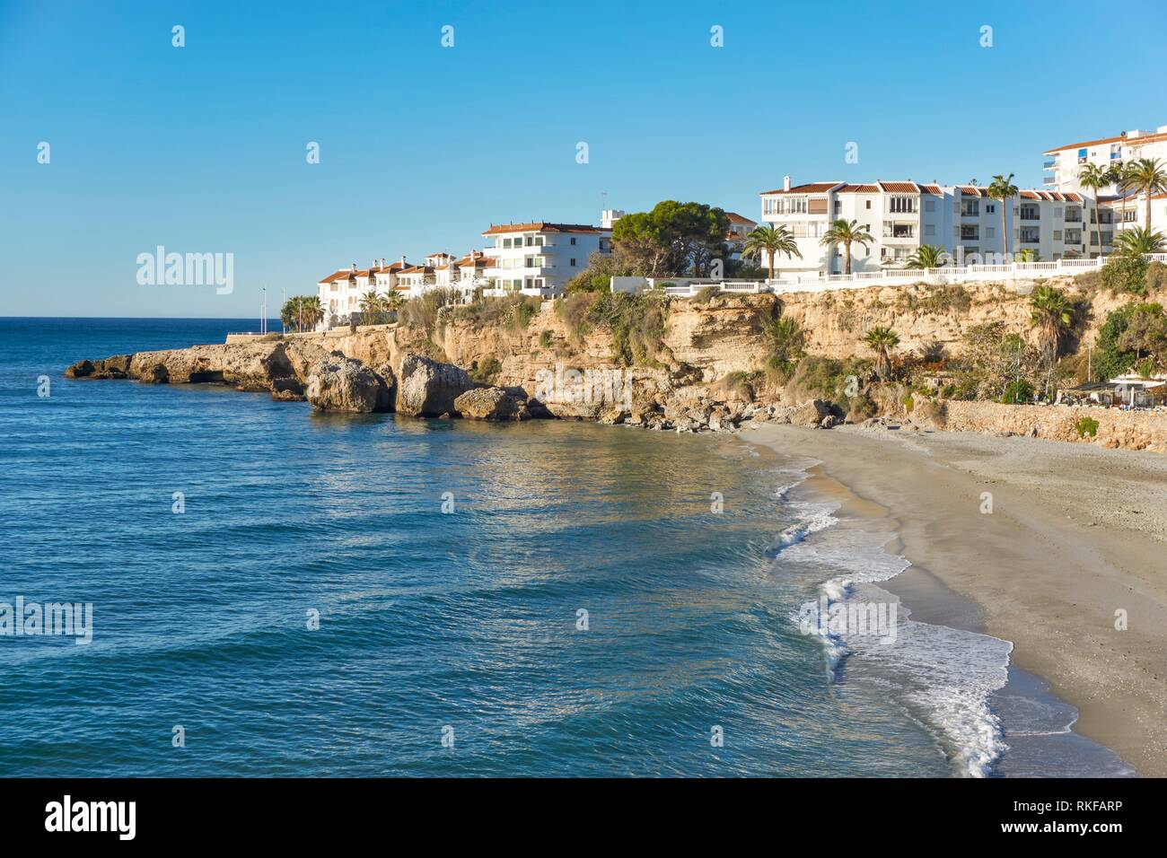Strände und Küste von Nerja in Málaga, Spanien. Stockfoto