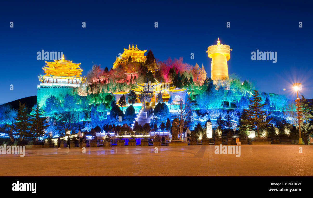 Guishan Park mit bunten Lichter in der Nacht, Shangri La, Yunnan, China Stockfoto