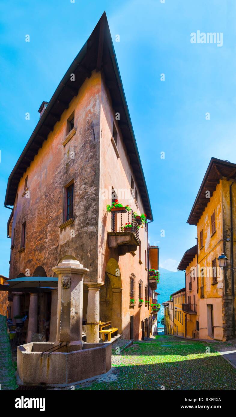 Altes Haus In Der Historischen Altstadt Von Cannobio Piemont