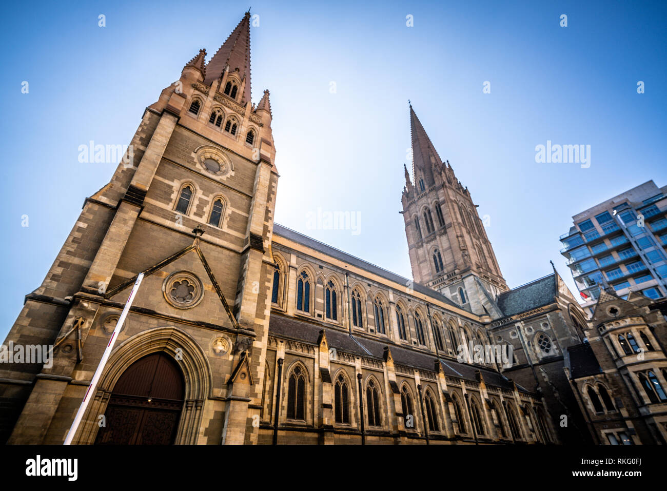 Seite Blick auf die St. Paul's Cathedral eine Anglikanische neugotischen Kirche in Melbourne, Victoria, Australien Stockfoto