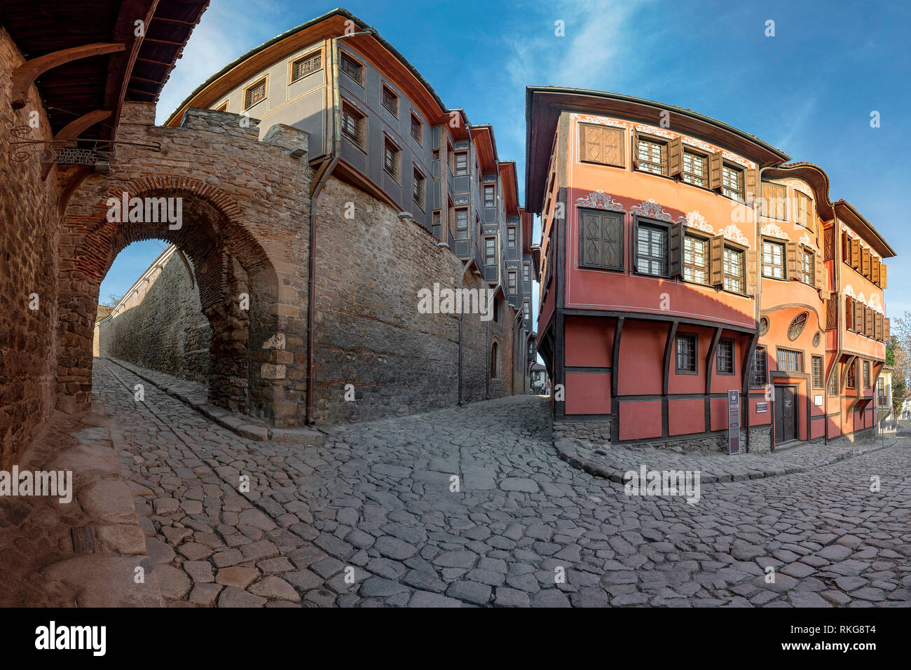 PLOVDIV, Bulgarien - Hisar Kapia - alten Tor in Plovdiv die Altstadt, Gebäude der historischen und ethnographischen Museen. Bulgarien. Europa Stockfoto