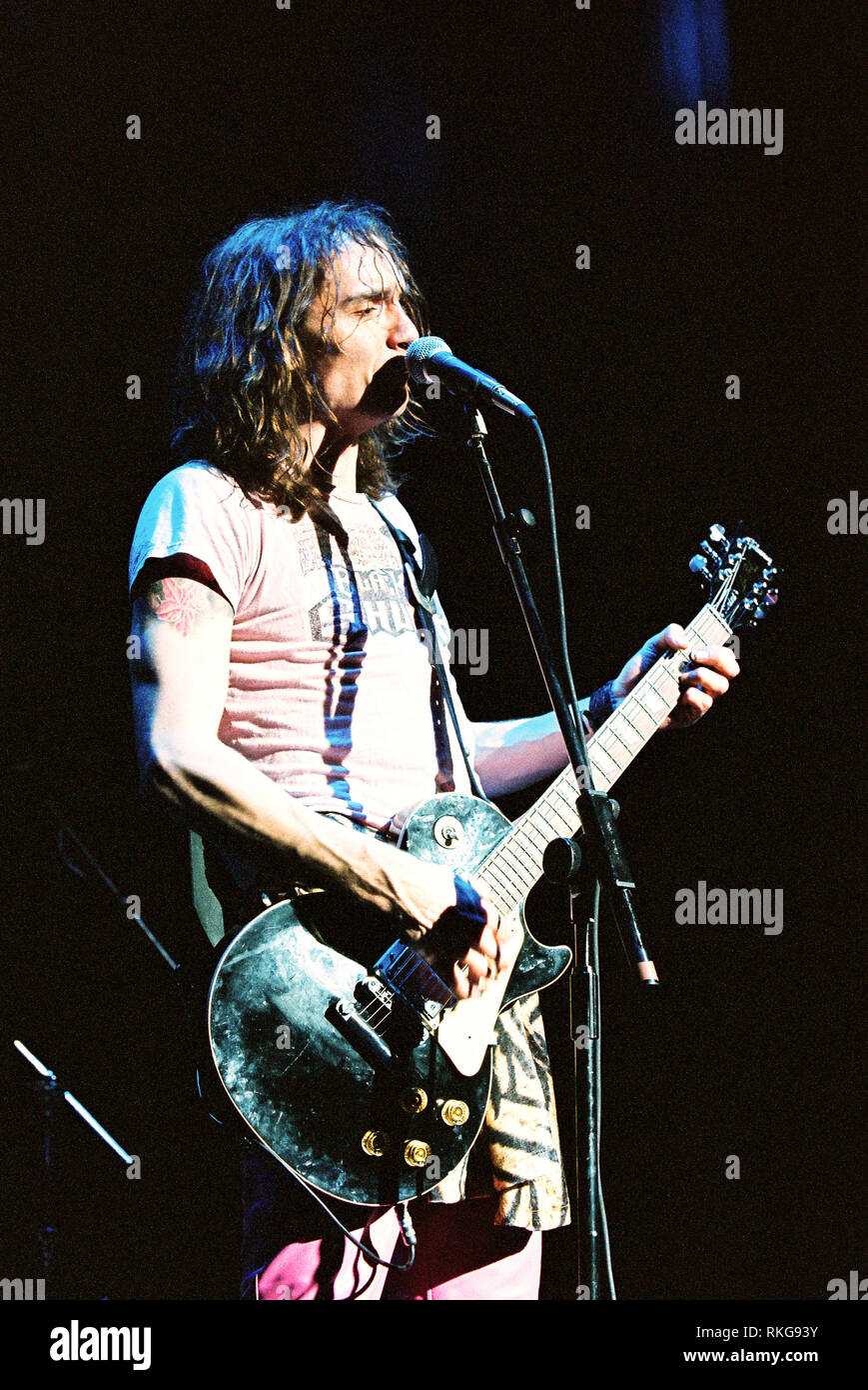 Justin Hawkins Sängerin in der Dunkelheit die in der Brixton Academy, den 27. Februar 2003, Brixton, London, England. Stockfoto