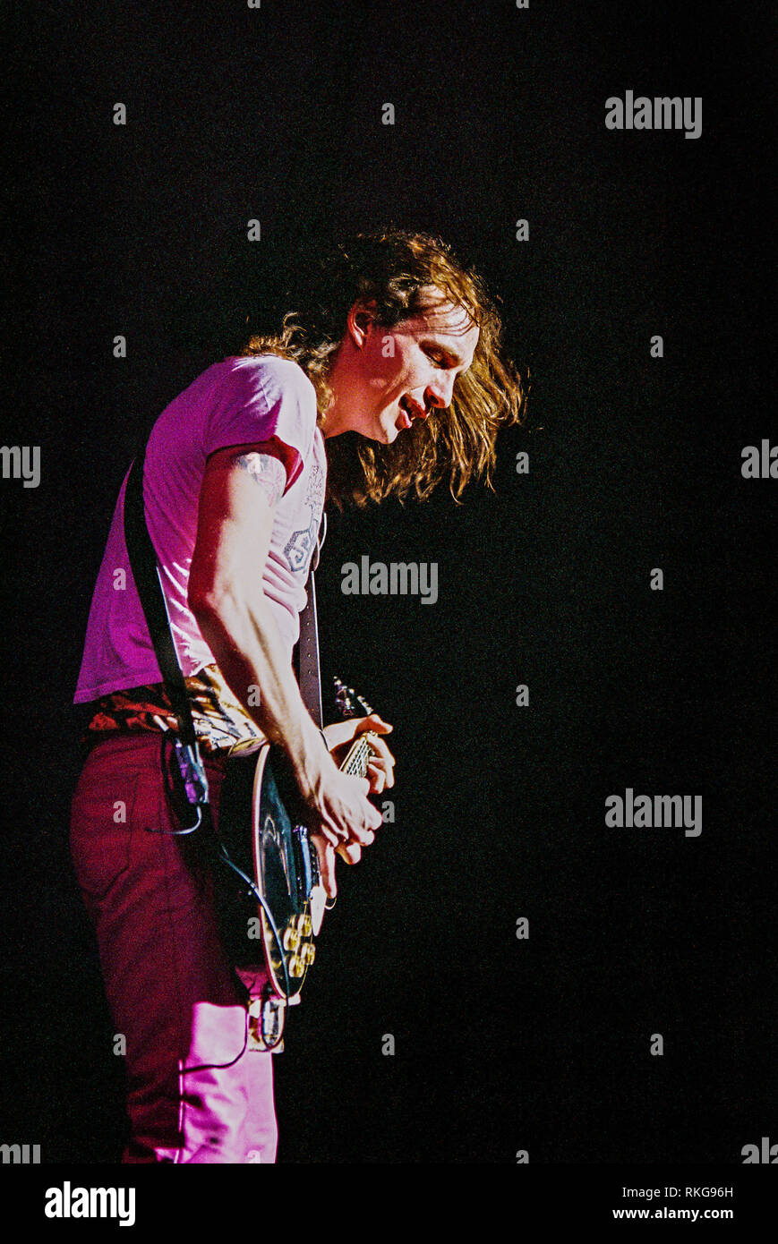 Justin Hawkins Sängerin in der Dunkelheit die in der Brixton Academy, den 27. Februar 2003, Brixton, London, England. Stockfoto