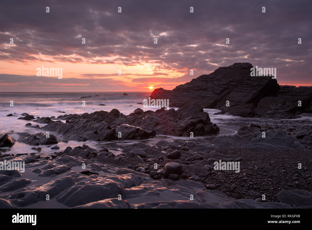 Sonnenuntergang Strand Sandymouth Cornwall Großbritannien Stockfoto