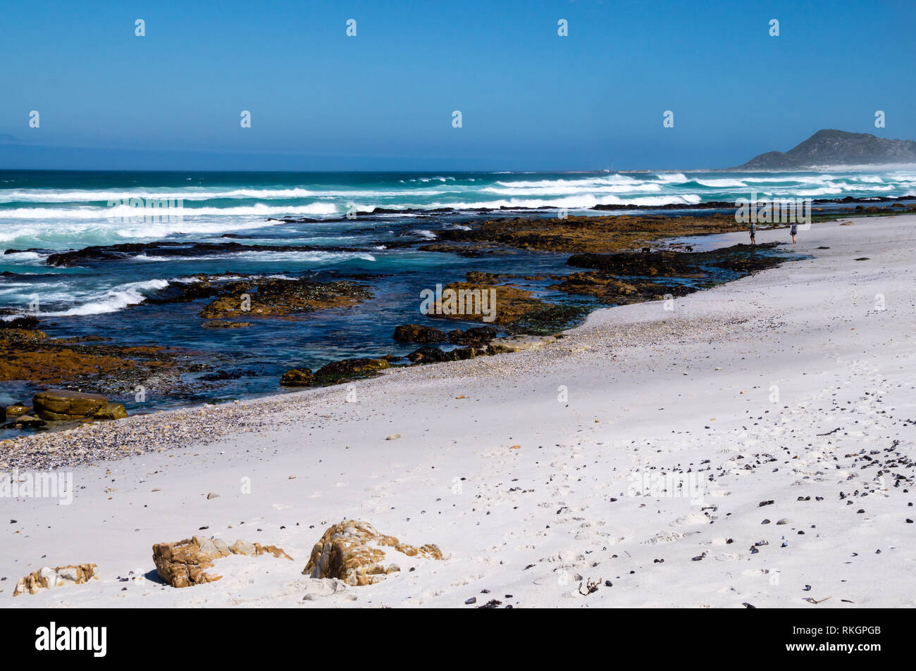 Die weißen Sandstrände entlang der wunderschönen und malerischen Küstenstraße entlang der Garden Route, Kapstadt, Südafrika Stockfoto