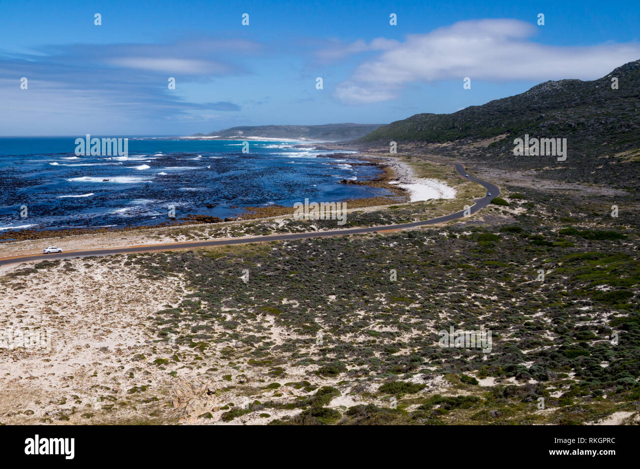 Blick auf das Meer und die Berge vom Kap der Guten Hoffnung, Südafrika. Stockfoto