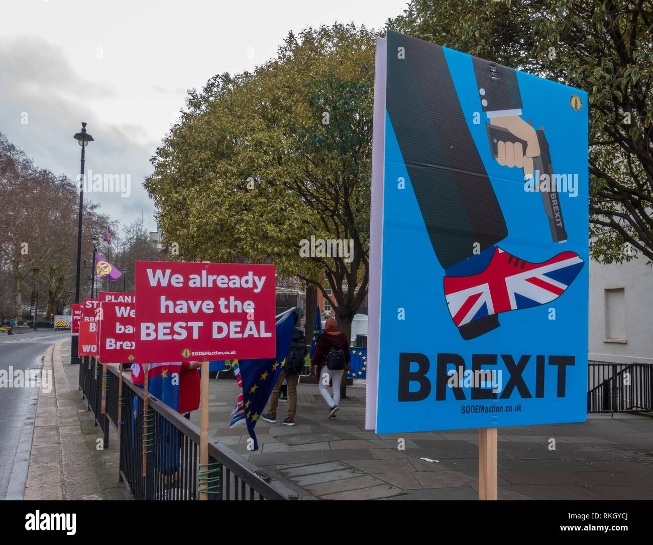 Bleiben Mitkämpfer außerhalb des britischen Parlaments in London Stockfoto