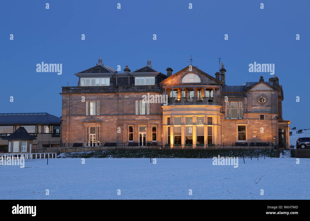 Königliche und alte Klubhaus in der Dämmerung St Andrews Fife Schottland Februar 2019 Stockfoto