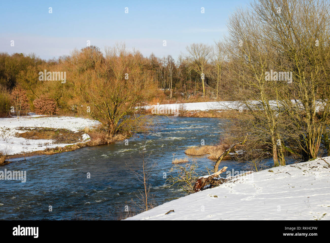 Datteln, Ruhrgebiet, Nordrhein-Westfalen, Deutschland - sonnige Winterlandschaft, die Lippe im Winter mit Eis und Schnee, Renaturiert Lippe wiesen. Datteln, Stockfoto