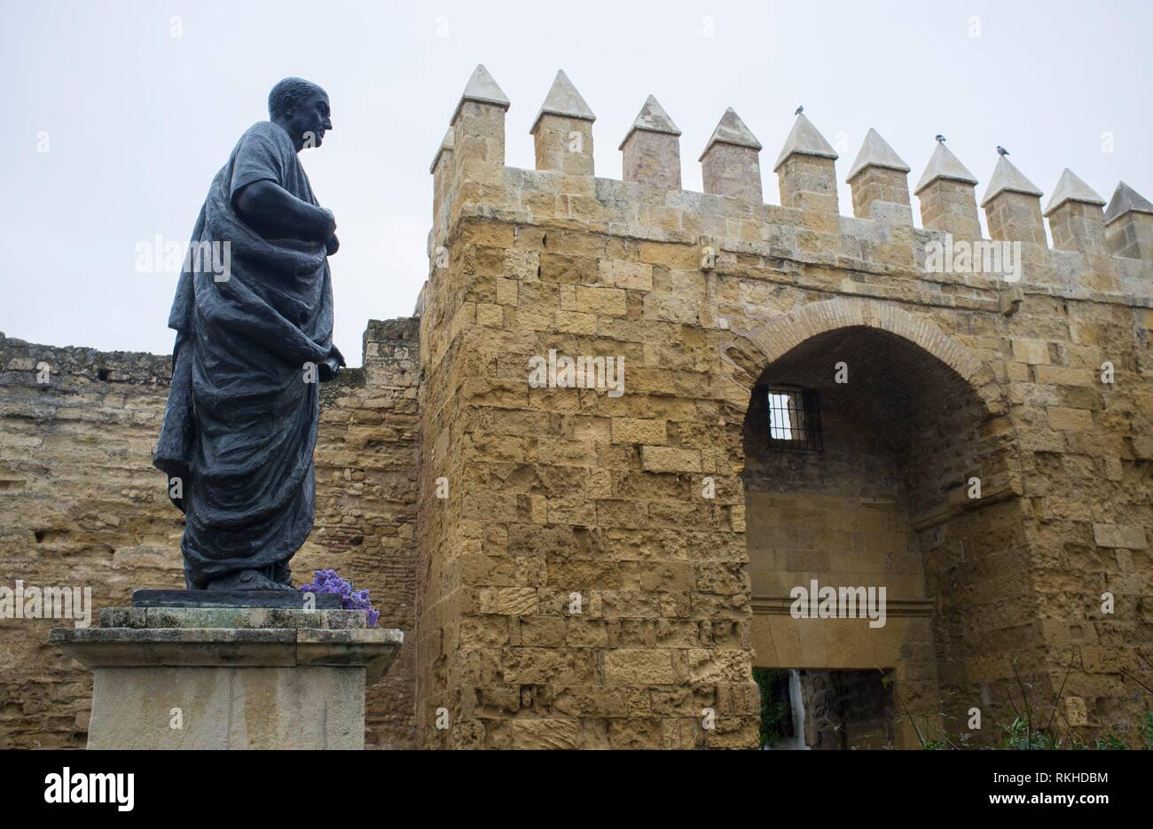 Statue von Seneca, einer der wichtigsten Tor der Altstadt von Cordoba, Spanien. Stockfoto