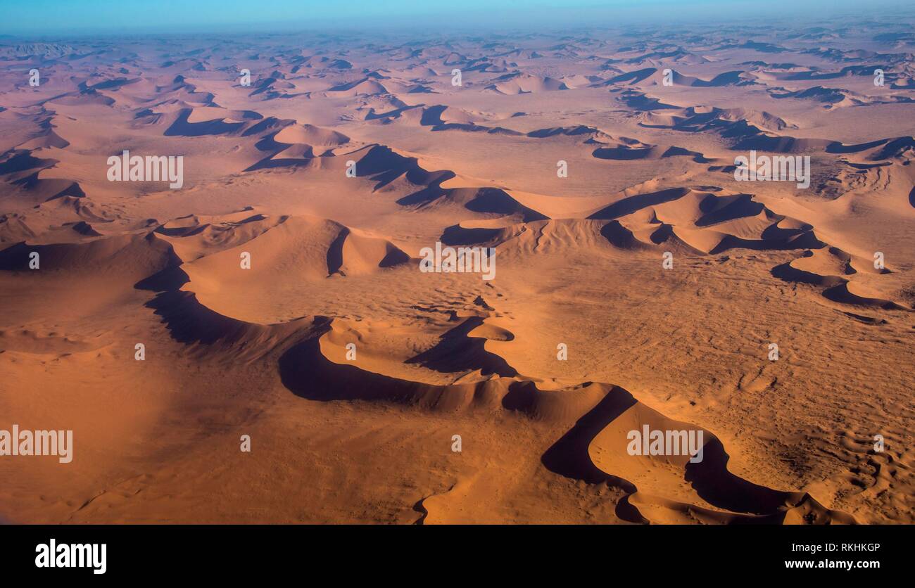 Luftaufnahme, Sanddünen in der Wüste Namib, Namibia Stockfoto