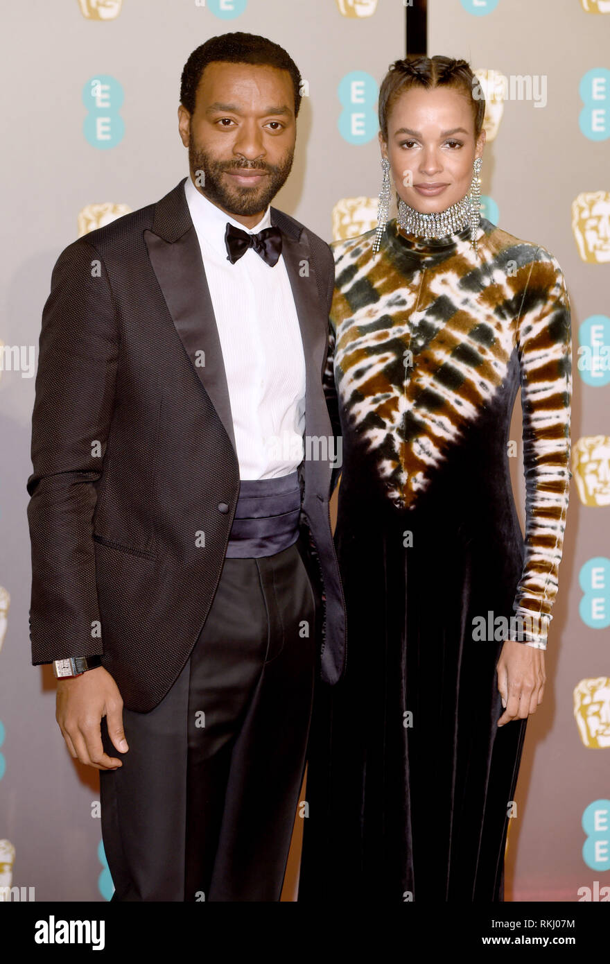 Foto muss Gutgeschrieben © Alpha Presse 079965 10.02.2019, Chiwetel Ejiofor und Freundin Frances Aaternir EEÊBaftaÊBritish AcademyÊFilmÊAwardsÊ 2019 Êat der Royal Albert Hall in London Stockfoto