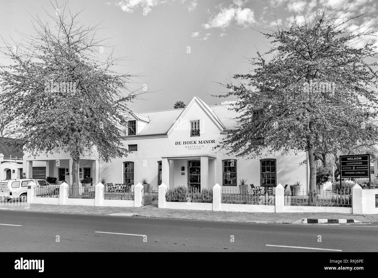 Stellenbosch, Südafrika, 15. August 2018: Die De Hoek Manor Guesthouse in Stellenbosch in der Western Cape Provinz. Schwarzweiß Stockfoto