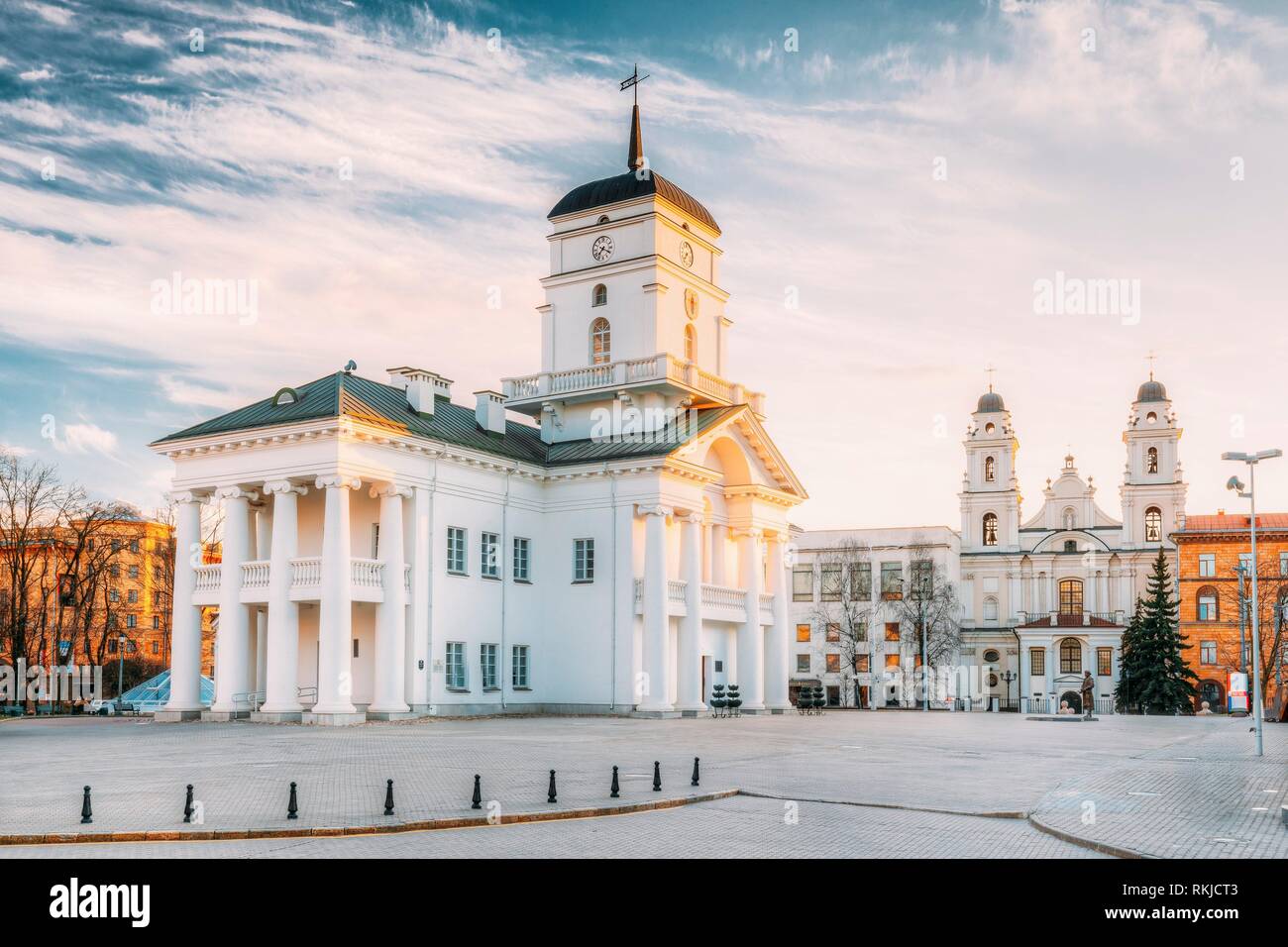 Minsk Weissrussland Wahrzeichen Alte Minsk Rathaus Auf Dem Platz Der Freiheit Halle Im Sonnigen Fruhling Abend Tag Rathaus Stockfotografie Alamy