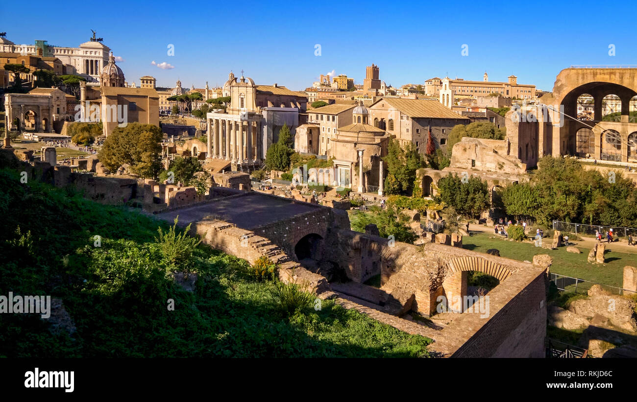 Antike Architektur Ruinen des Forum Romanum in Rom, Italien Stockfoto