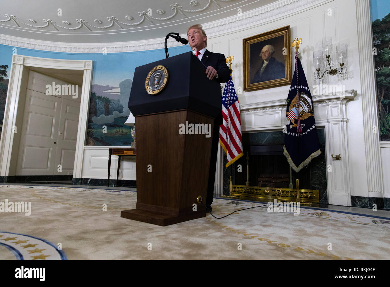 US-Präsident Donald Trump liefert Erläuterungen in der diplomatischen Empfang Zimmer des Weißen Hauses in Washington, D.C., am 19. Januar 2019. Trump sprach über einen neuen Plan der US-Grenze und wieder öffnen, die US-Regierung, die bleibt Herunterfahren zu sichern. Stockfoto