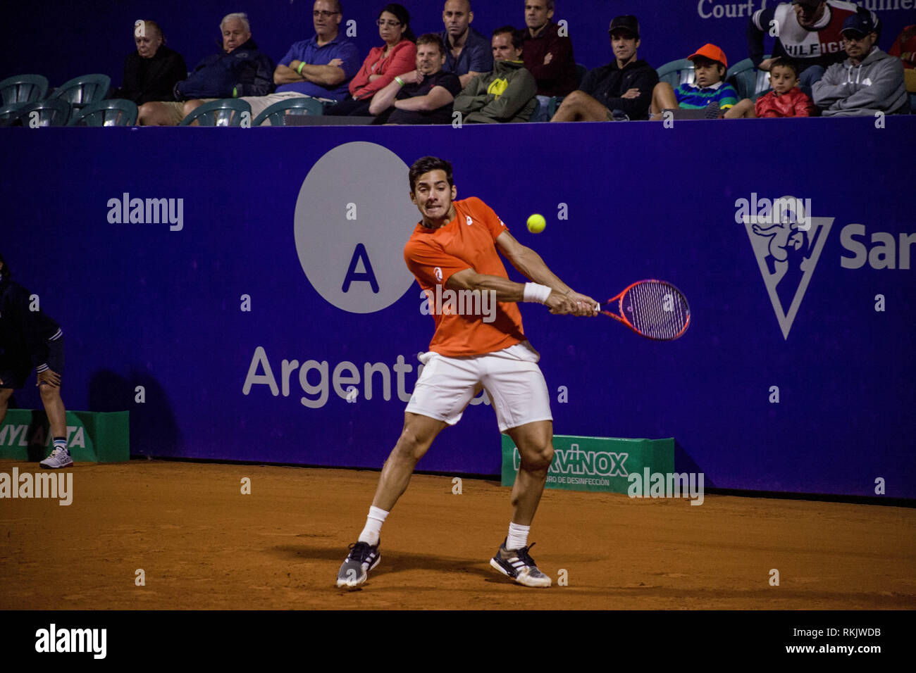 Buenos Aires, der Hauptstadt Argentiniens. 11 Feb, 2019. Die Chilenische Christian Garin sammelte und gewann das kanadische Felix Schnecke Aliassime in drei Sätzen für die zweite Stufe der Argentinien Open 2019 der ATP 250 zu qualifizieren. Das Spiel endete 3-6; 7-5; 6-3. Credit: Roberto Almeida Aveledo/ZUMA Draht/Alamy leben Nachrichten Stockfoto