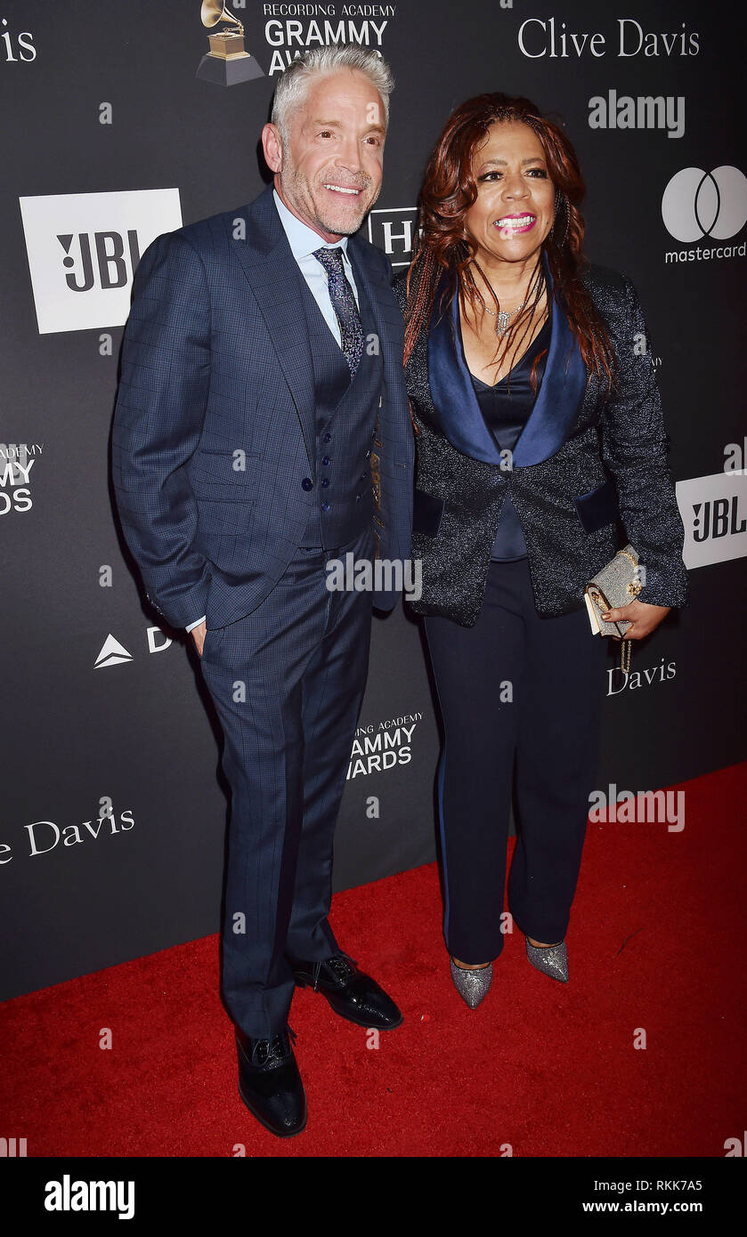 BEVERLY HILLS, Ca - Februar 09: Dave Koz (L) und Valerie Simpson die Recording Academy und Clive Davis' 2019 Pre-GRAMMY Gala im Beverly Hi teilnehmen Stockfoto