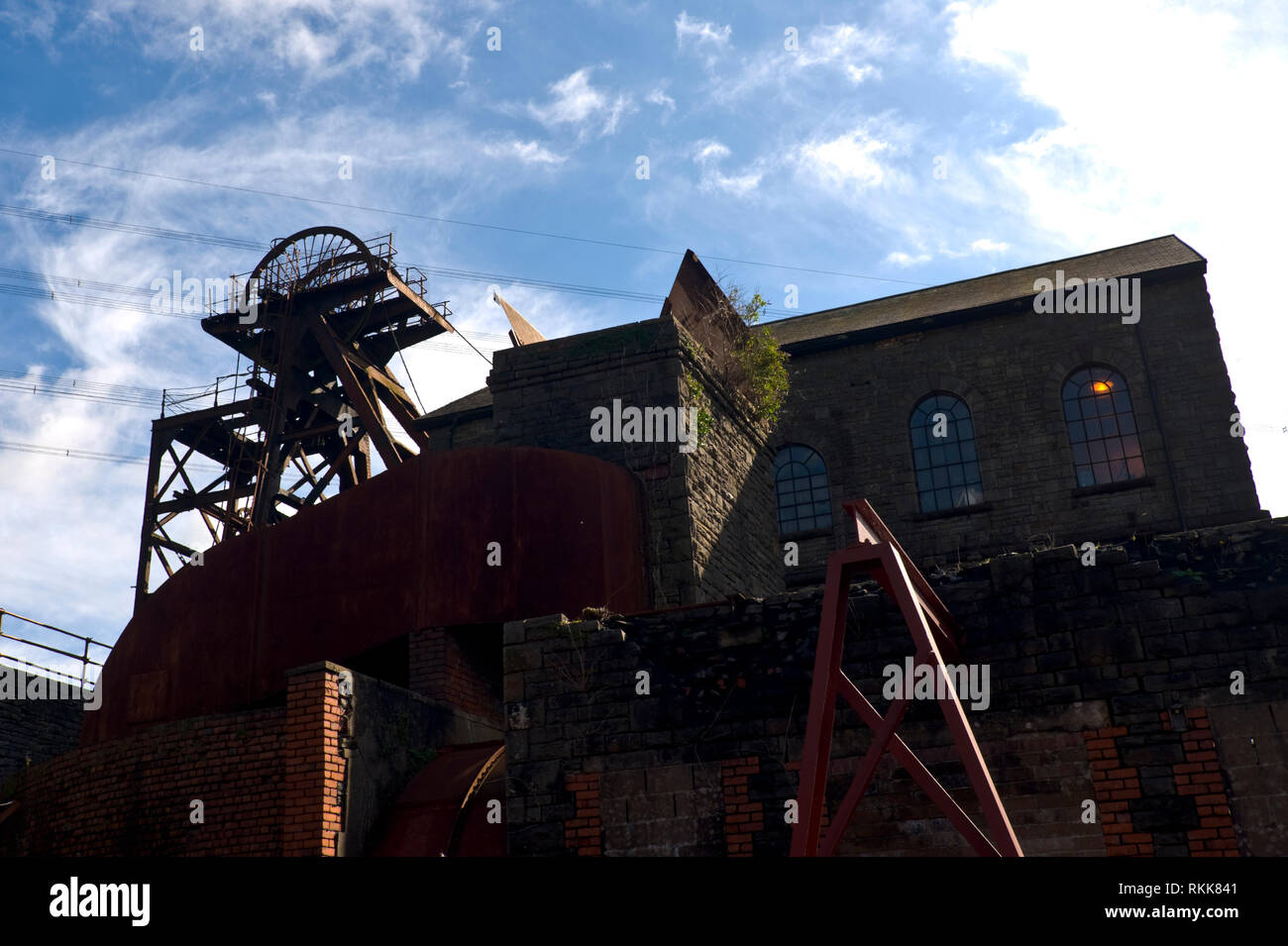 Kopfring und verwinkelten Haus der ehemaligen historischen Tief Coal Mine Hetty Grube der Klasse 1 aufgeführt und geplante Denkmal an Hopkinstown in der Nähe von Pontypridd Glamorgan South Wales UK Stockfoto