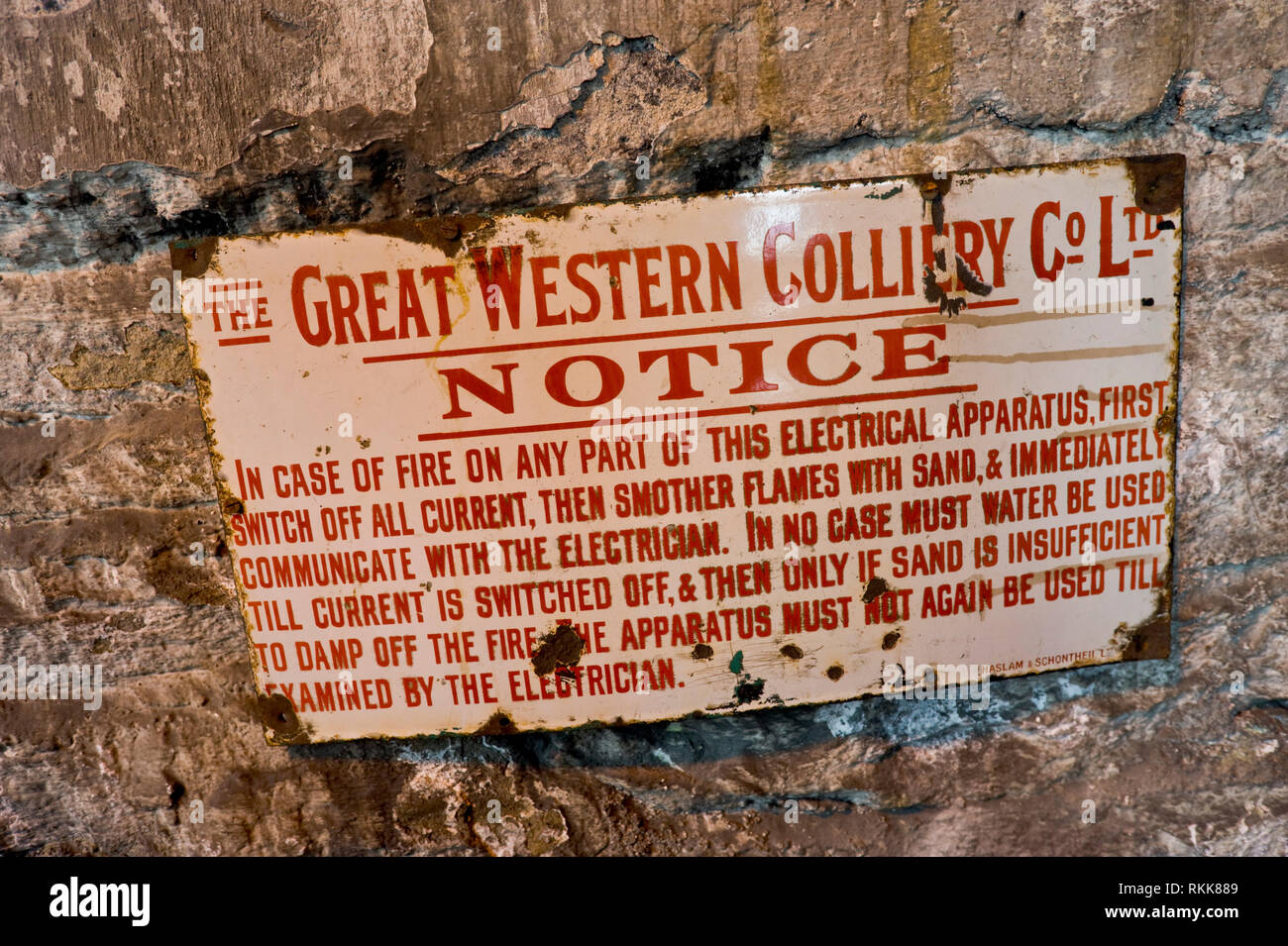 Anmelden verwinkelten Haus der ehemaligen historischen Tief Coal Mine Hetty Grube der Klasse 1 aufgeführt und geplante Denkmal an Hopkinstown in der Nähe von Pontypridd Glamorgan South Wales UK Stockfoto