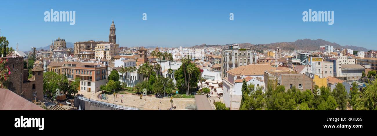 Skyline der Innenstadt von Malaga, Spanien. Panorama-aufnahme. Stockfoto