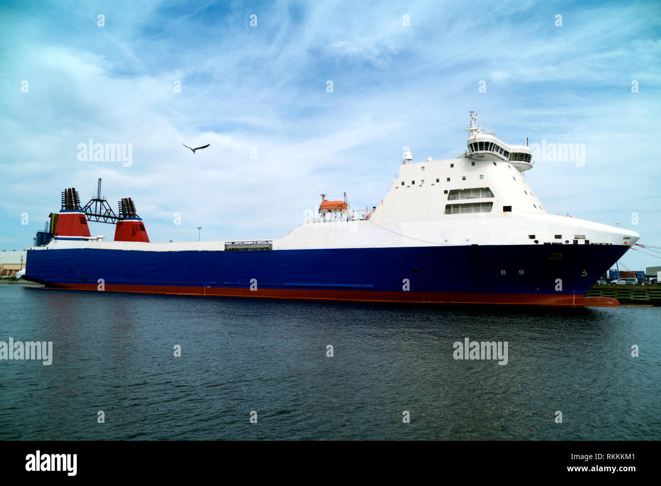 Stena Frachter, von Jeff Bezos von Amazon gekauft, angedockt am Hafen von Pensacola zu retro wie eine Rakete Landung Schiff für Blue Horizon eingebaut werden. Stockfoto