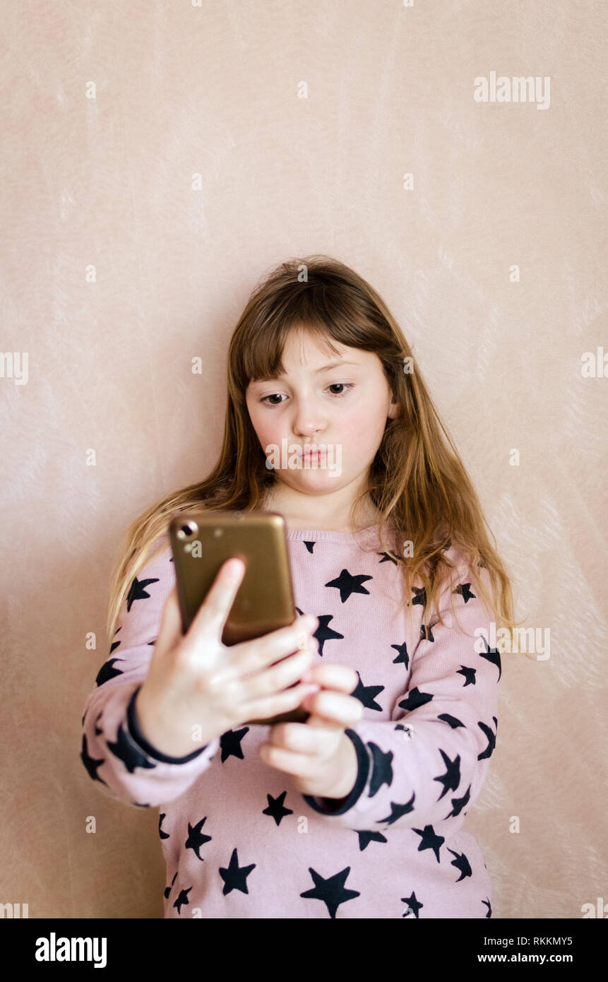 Hübsche frau braune haare selfie