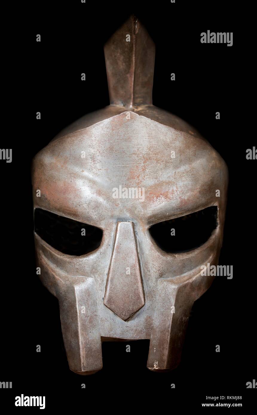 Gladiator Helm. Antike römische gladiator Wiederaufbau. Über schwarz isoliert. Stockfoto