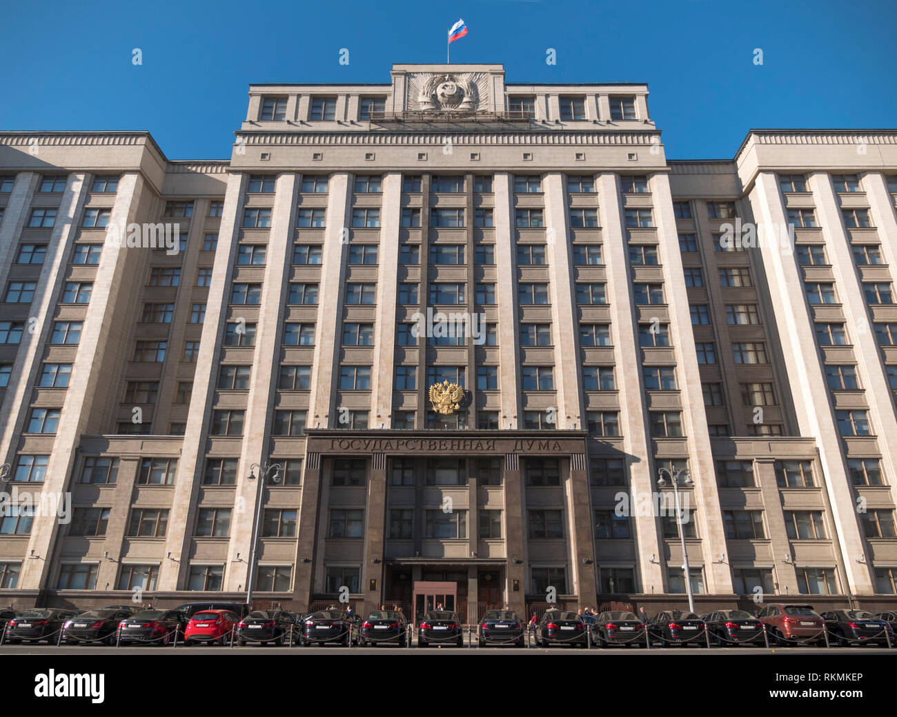 Fassade der Staatsduma, Parlament der Russischen Föderation, Sehenswürdigkeiten im Zentrum von Moskau Stockfoto