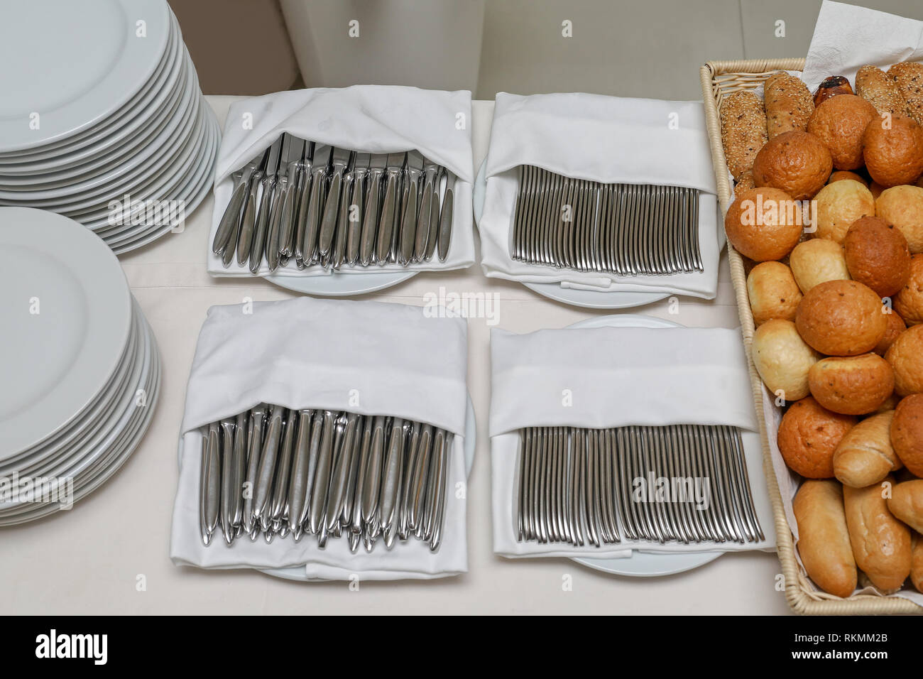 Sauberes Besteck Geschirr Besteck am Buffet Stockfotografie