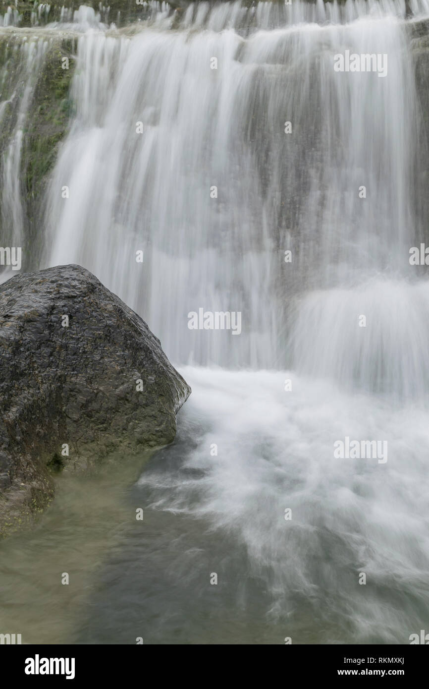 Die obere Bull Creek Greenbelt im Zentrum von Austin, Texas, ist die Heimat von mehreren schönen Wasserfällen und Meilen hundefreundlich Wanderwege. Stockfoto