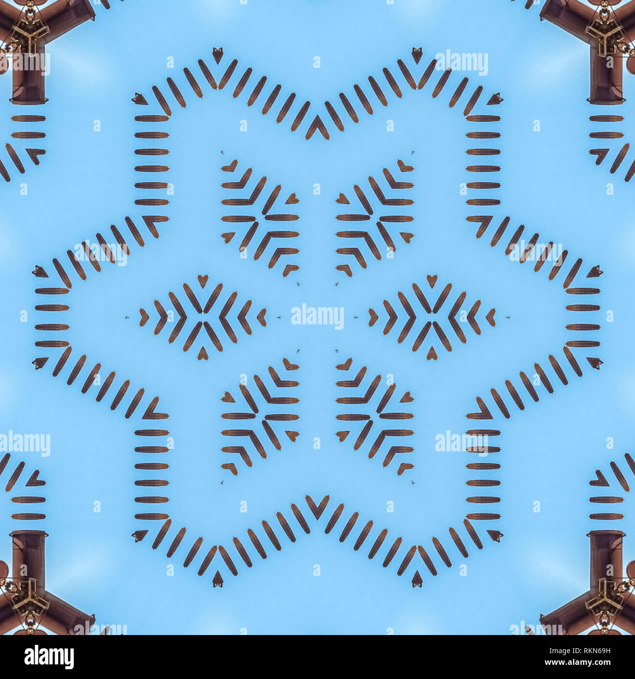 Gepunktete Formen in die Form eines Sterns mit Metall. Geometrische Kaleidoskop Muster auf der Symmetrieachse gespiegelt Reflexion. Bunte Formen als Hintergrundbild Stockfoto