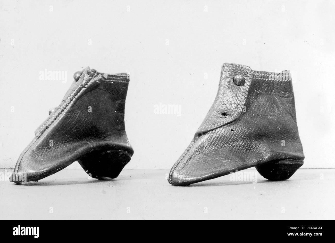 Doll's Schuhe - 19. Jahrhundert - Vereinigte Staaten - Herkunft: USA,  Datum: 1801 - 1900, Mittel: Blau Leder Stockfotografie - Alamy
