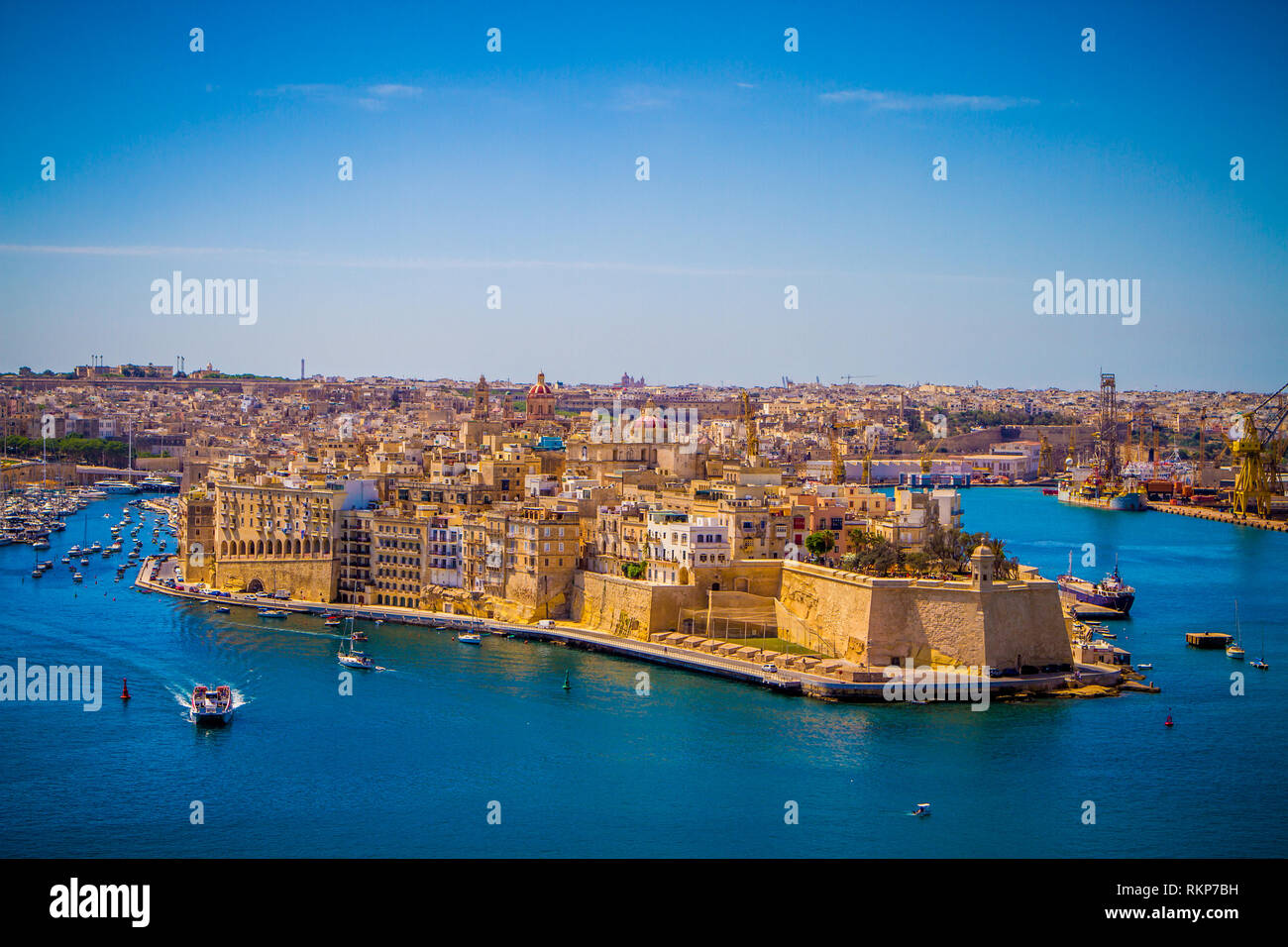 Blick auf Senglea, Malta und den Gardjola Gärten an einem sonnigen Tag Stockfoto